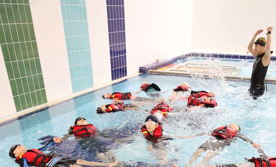 파도가 덮쳐도 손 놓지 마!