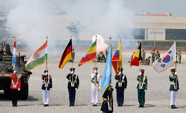 유엔사 창립 기념행사 예포 발포