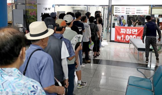 고물가시대 문전성시 이룬 '1000원 짜장면'