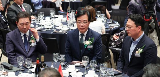 기념식에서 만난 김병기·송언석·천하람