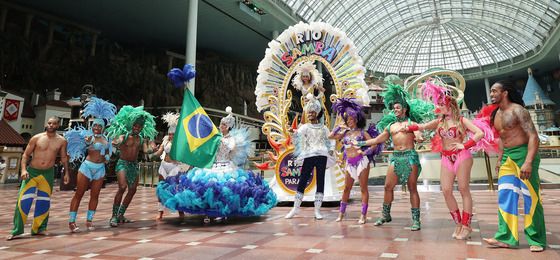 롯데월드 삼바 퍼레이드, 무더위 날리는 리듬의 향연