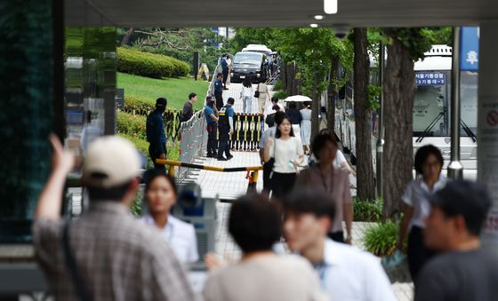 '尹 영장심사 임박' 경계 강화된 법원