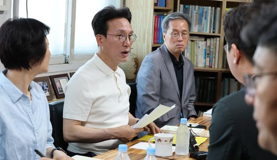 폭염 상황 취약계층 현장 점검하는 김민석 총리