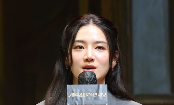 박주현, 연극 무대로 나온 무쇠소년단