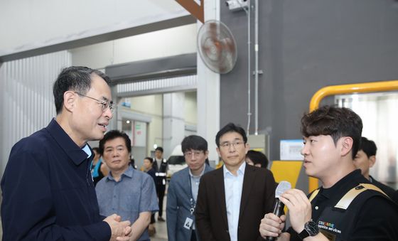 강희업 차관, 여름철 재난대비 택배 현장 점검