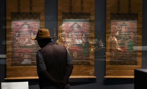 일본에서 돌아온 불화 '시왕도'