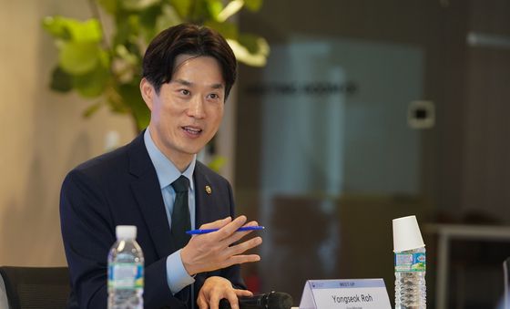 인사말하는 노용석 차관