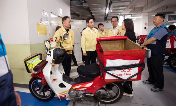 배경훈 장관, 영등포우체국 현장점검