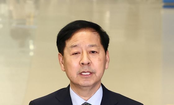 한미 무역협상 질문 받는 구윤철 부총리