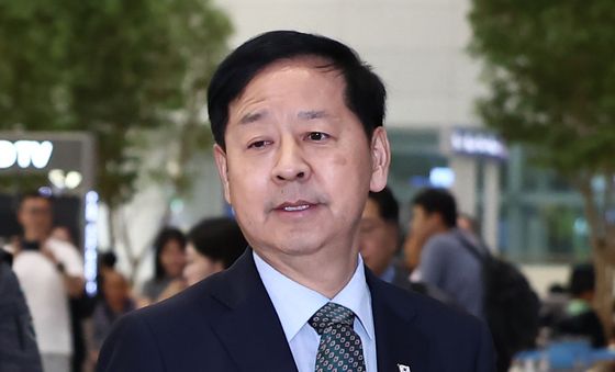 귀국하는 구윤철 부총리