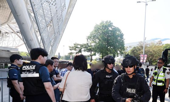 '폭파 예고' 올림픽체조경기장 폭발물 없어…"통제 해제"