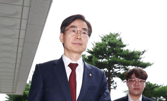 내란특검 출석하는 조경태 의원