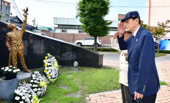 전사한 학우들을 위해