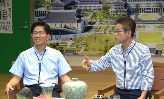 대화 나누는 김문수 후보와 이철우 경북지사