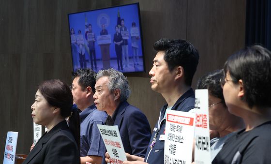 발언하는 윤헌주 상인대표