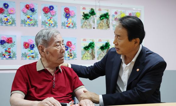 권오을 국가보훈부 장관, 오성규 애국지사 위문