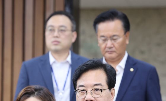 세미나 입장하는 송언석·김정재
