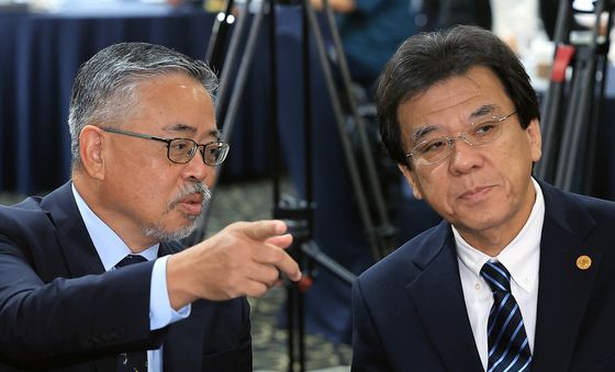 대화 나누는 한일 골프계