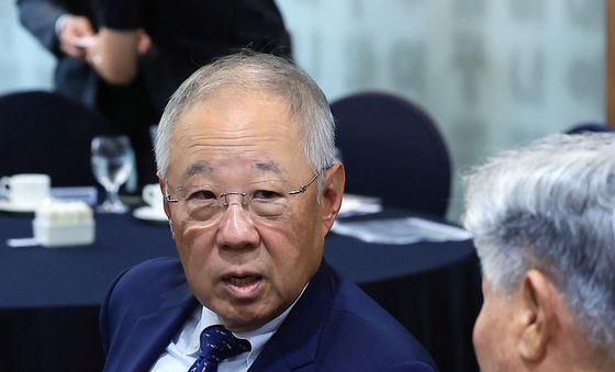 기념식 참석한 류진 회장