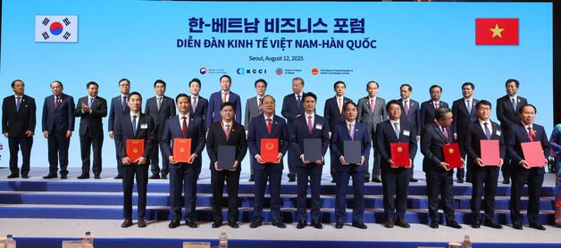 한-베트남 비즈니스 포럼 MOU 기념 촬영