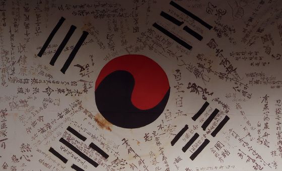 국적증서 수여 받는 독립유공자 후손