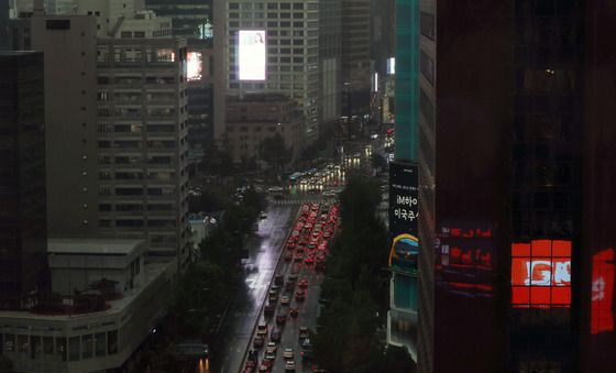서울 호우주의보 '어두운 도심'