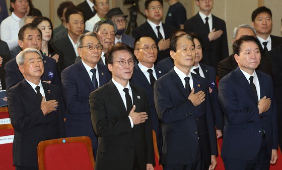 국민의례하는 김민석 국무총리