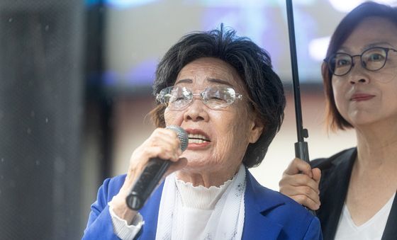 수요시위 참석한 이용수 할머니 '일본은 사죄하라'