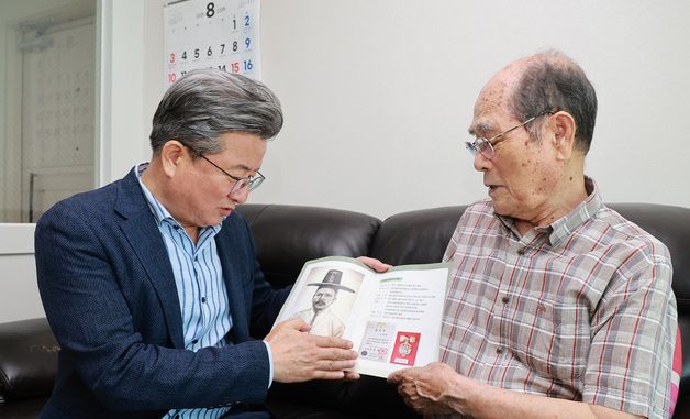 정용래 유성구청장, 광복 80주년 맞아 독립유공자 유족 위문
