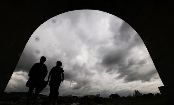 비구름 가득한 하늘