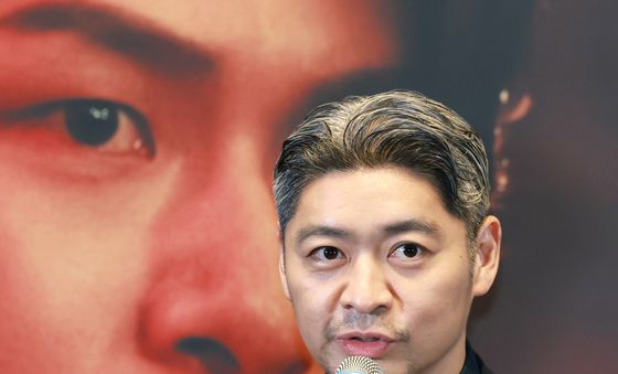 '온리 갓 노우즈 에브리띵' 백승환 감독