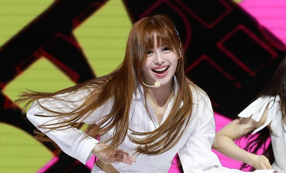 앳하트 케이틀린, 신나는 데뷔 무대