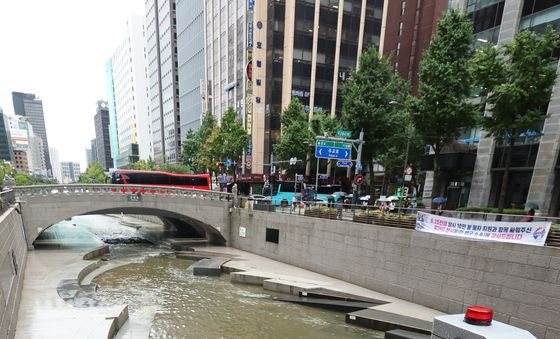 이틀째 출입통제 되는 청계천