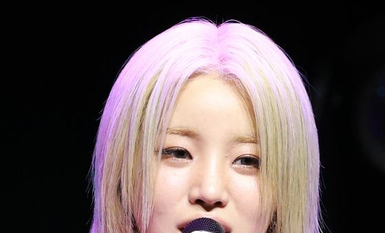 인사말 하는 영파씨 정선혜