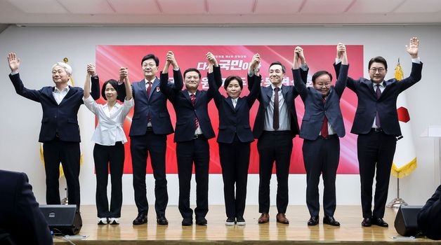 국민의힘 전당대회서 기념촬영하는 최고위원 후보들
