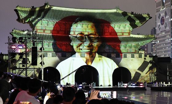 김구 선생, 빛으로 광화문에 살아나다