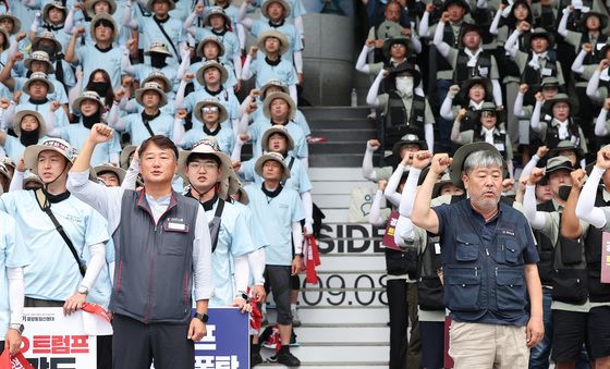 구호 외치는 양대노총