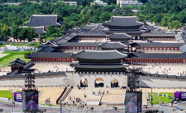 광복 80주년 '국민주권 대축제' 행사 준비 중인 광화문광장