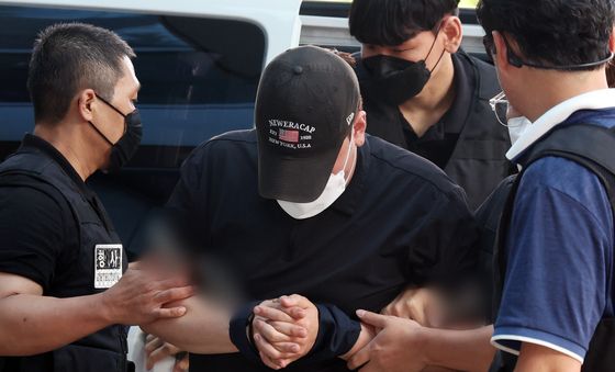 영장심사 출석하는 방화 용의자