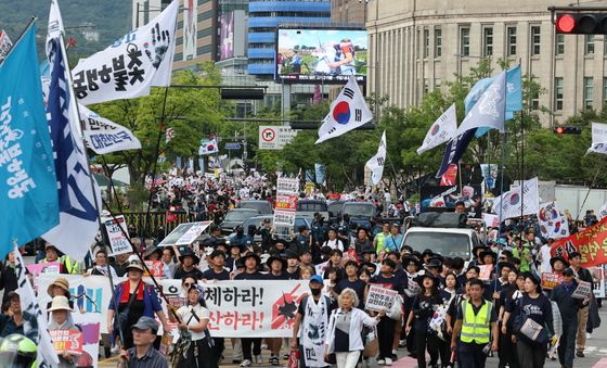 광복 80주년, 두 개의 태극기