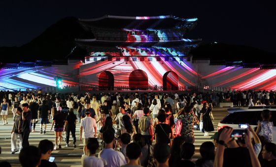 광복부터 현재까지의 80년 역사를 빛으로 표현