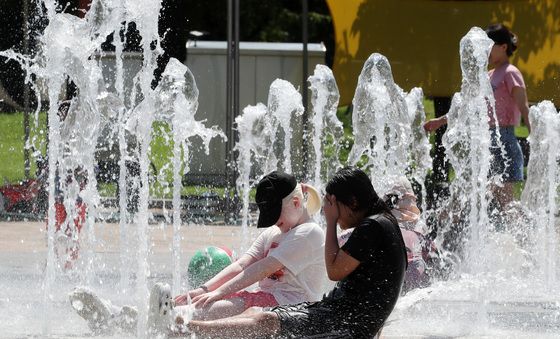 삼복더위 지나도 여전한 폭염