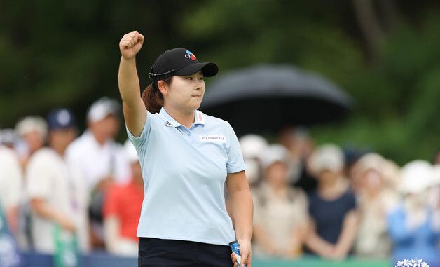 우승 확정 후 환호하는 홍정민