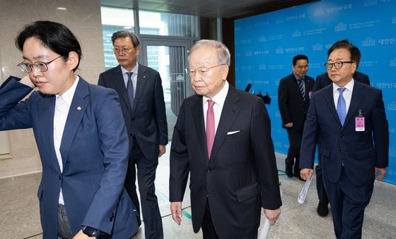 노조법 개정 반대 기자회견 마친 손경식 경총 회장과 경제6단체장