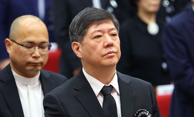 추모식 참석한 김홍걸 이사장