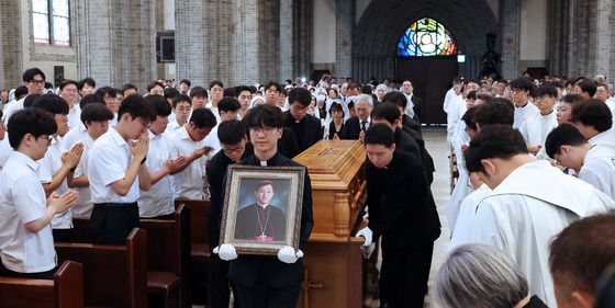 '고 유경촌 주교 장례미사'