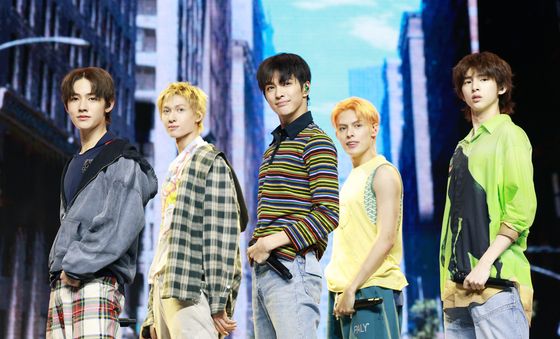 코르티스, 빛나는 데뷔 무대