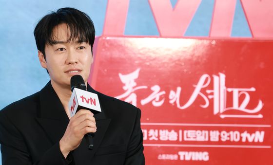 인사말 하는 오의식