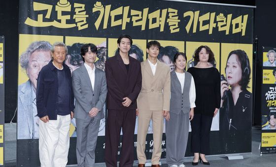 고도를 기다리며 출연진을 만나다