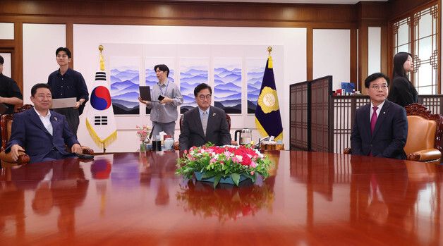 본회의 일정 등 논의 위해 모인 여야